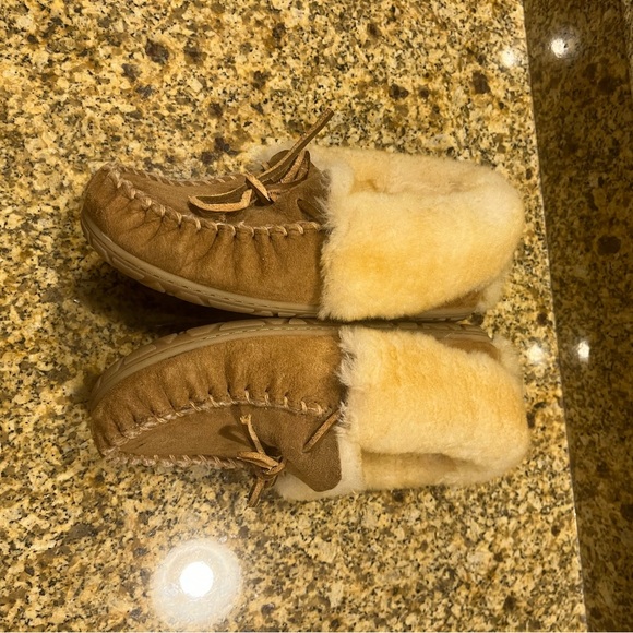 L.L. Bean Tan Moccasins with Cream Lining - Picture 4 of 9